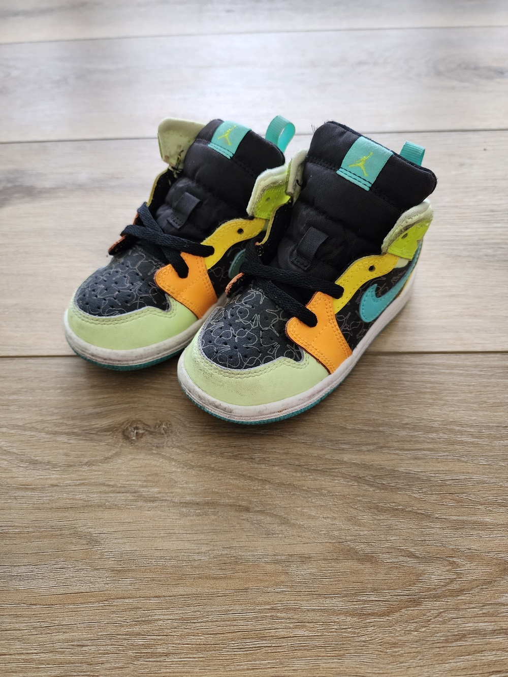 Jordan 1 Mid Aurora